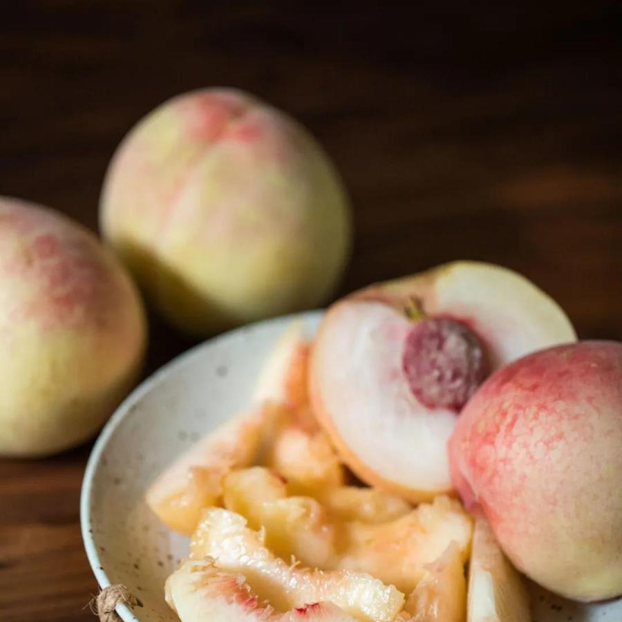 用白桃乌龙做水果茶,用白桃乌龙茶做饮品