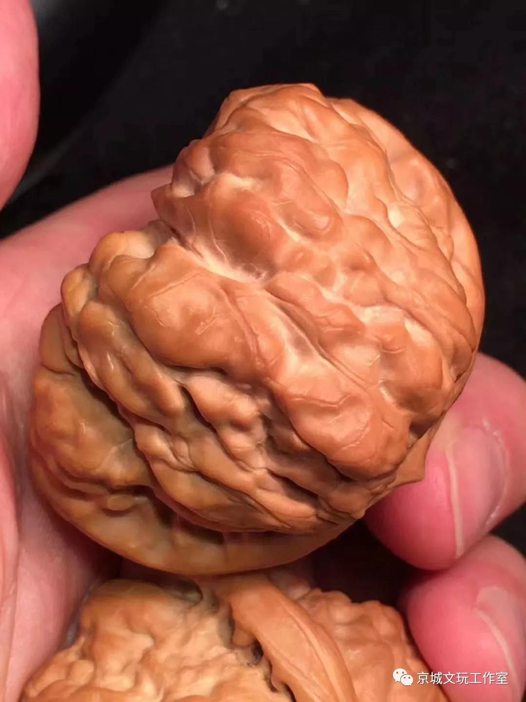 文玩核桃刚到手必须刷亮才能盘吗,文玩核桃正确盘玩手法