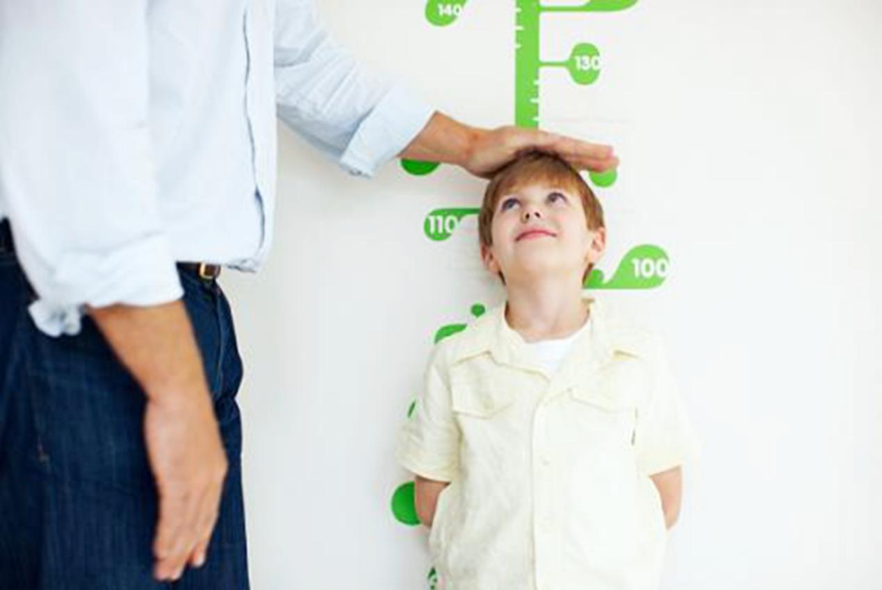 孩子不是慢慢长大而是突然长大的,为什么有些孩子早发育有些晚发育