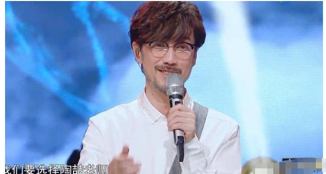 孟美岐点评情歌教父周传雄,周传雄歌唱比赛孟美岐点评周传雄