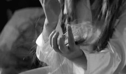 头皮一直出汗痒,头皮多痒出油掉发严重怎么办