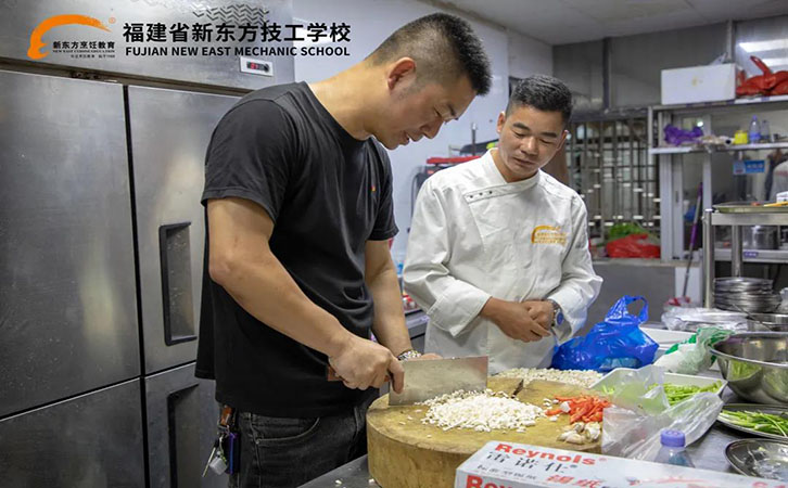 新东方优秀学子回访,福建新东方烹饪学校新生访谈