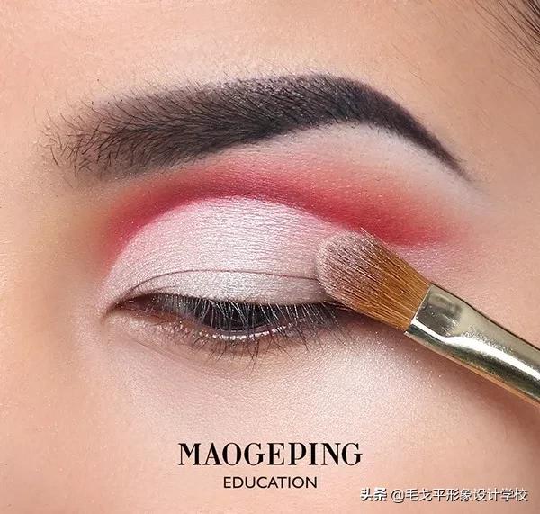 欧式眼妆怎么化妆好看,欧式深眼窝眼妆画法技巧