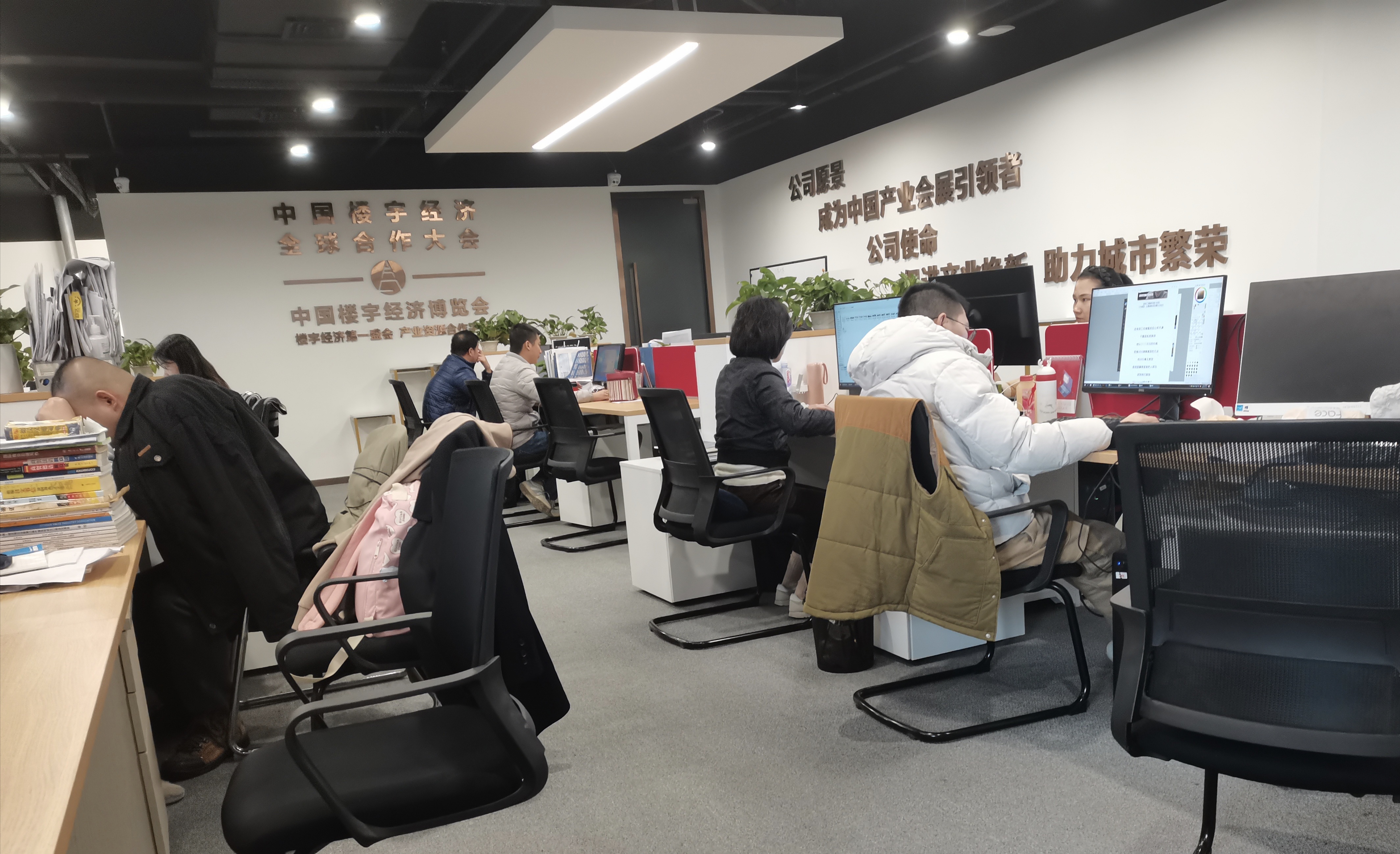 疫情防控是否错峰,疫情错峰上班通知