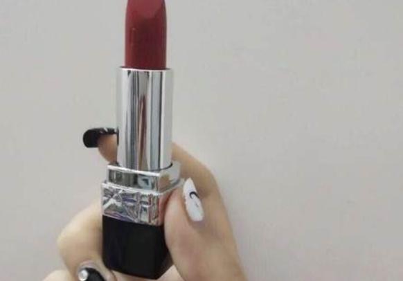 999哑光正红和999丝绒正红,迪奥999velvet和999matte什么区别