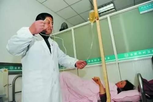 为贫困农民看病的医生,为老百姓服务了一辈子的乡村医生