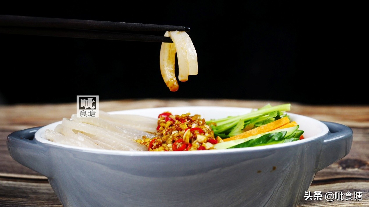 猪皮可以有几种方法吃,猪皮好吃又简单家常做法