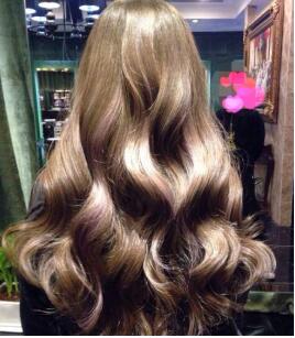 最流行的烫发发型减龄,女发型2020流行烫发全烫