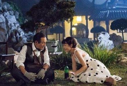 女儿,如果有人用钞票扔你,跪下来,一张张拾起,不要紧