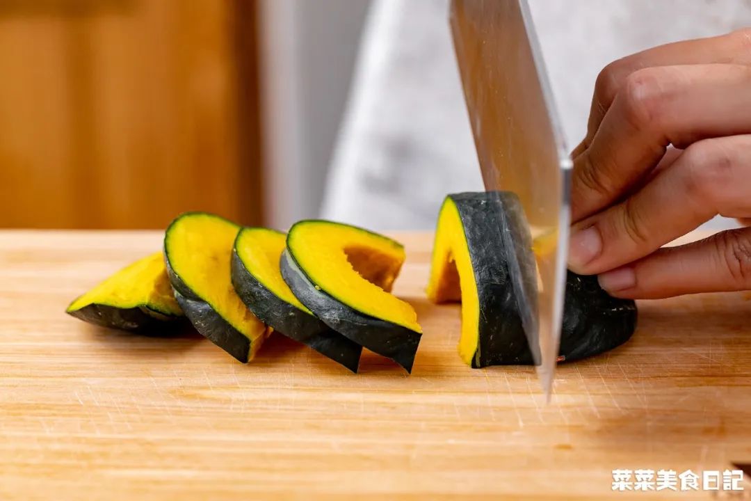 上班族午饭微波炉加热,微波炉解决一日三餐