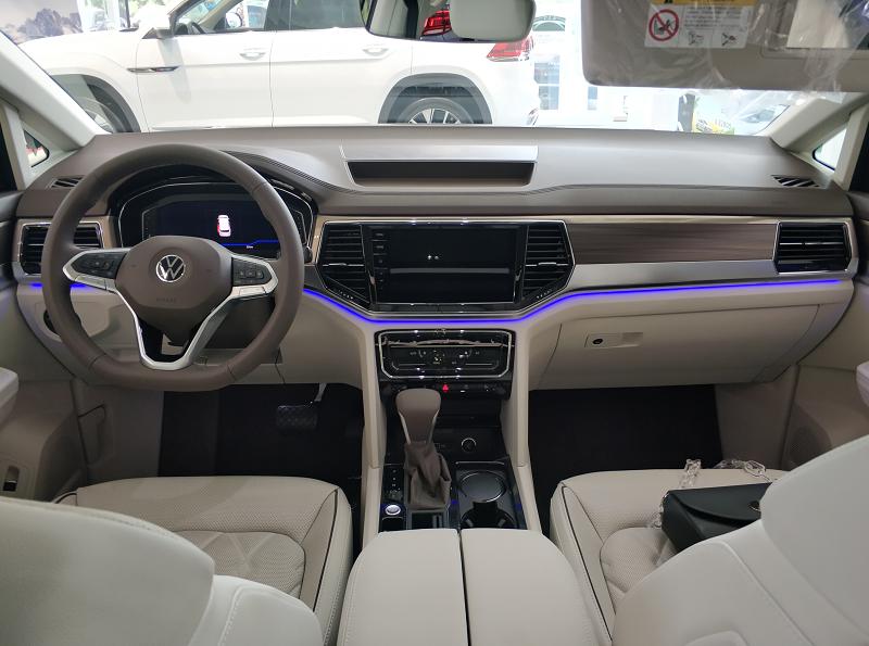 大众巍昂mpv,大众巍昂到店