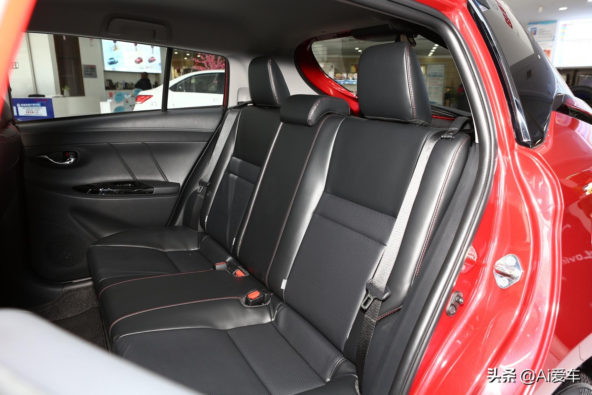 丰田yarisl致炫2015款简介,便宜油耗低的自动挡车