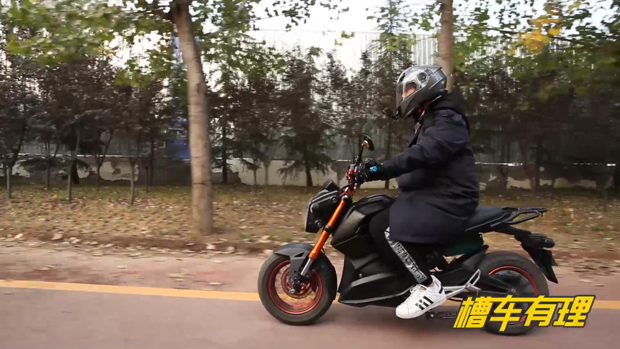孤独夜里男孩的唯一陪伴，小厂电摩也有的情怀槽车详聊小猴m3！