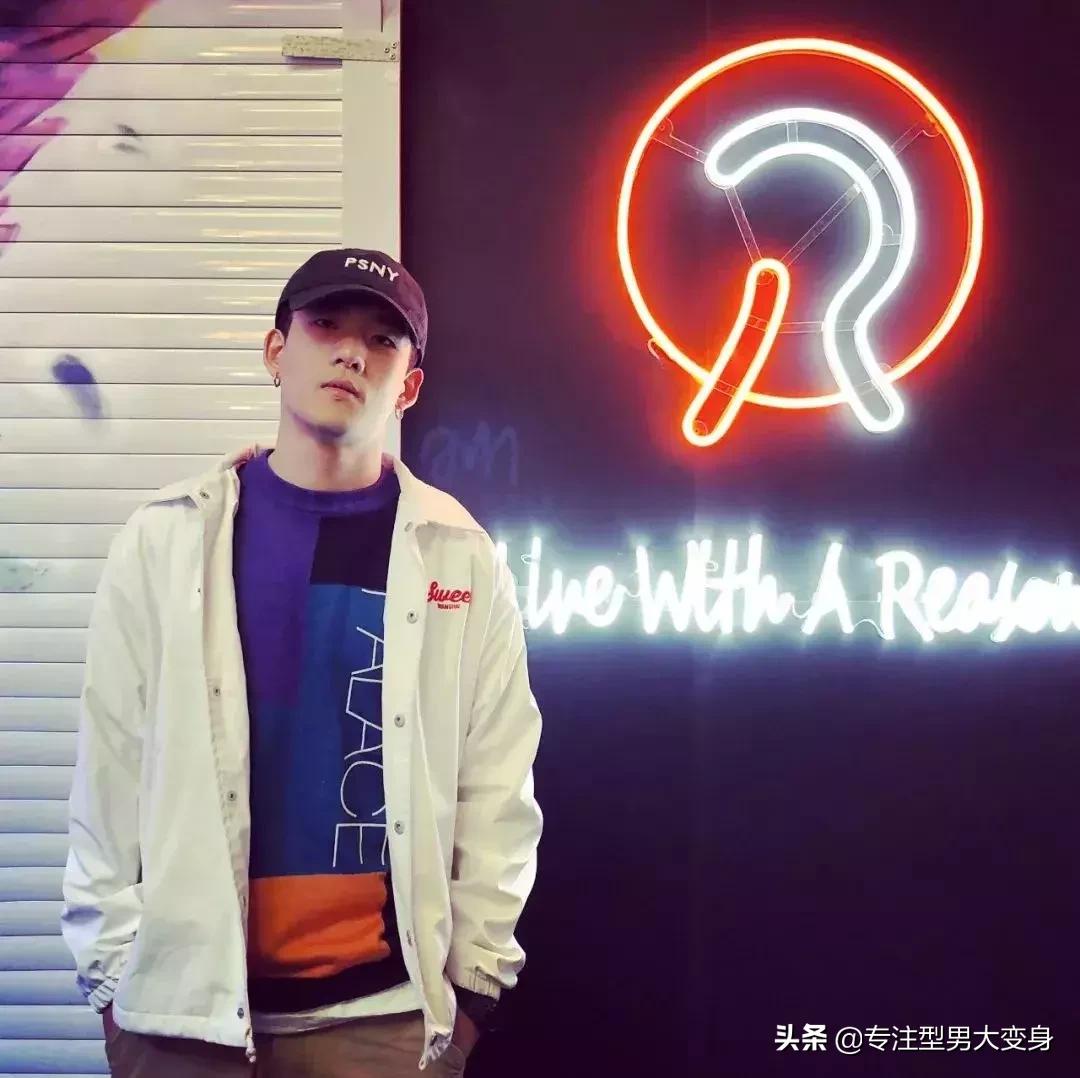 你以为你有双鞋就是潮男吗,你以为一身名牌衣服就是有钱人吗