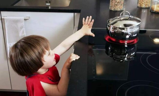 孩子烫伤后最佳治疗时间只有120秒,孩子烫伤恢复过程