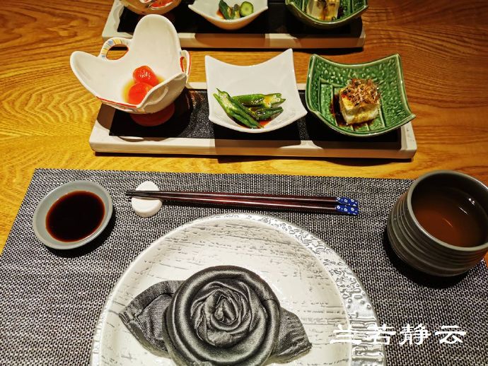 厦门源昌凯宾斯基吃一顿饭多少钱,厦门源昌凯宾斯基酒店大堂