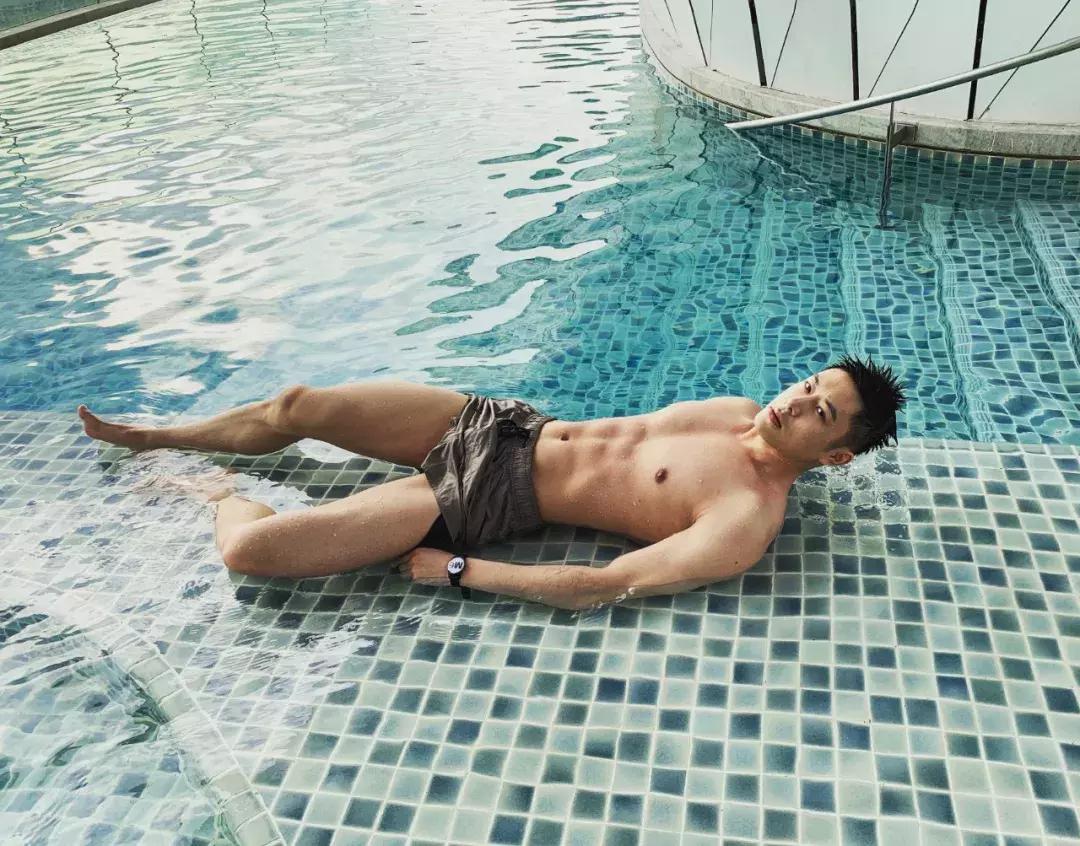 我应该给这些被骗来做美甲的男生道个歉