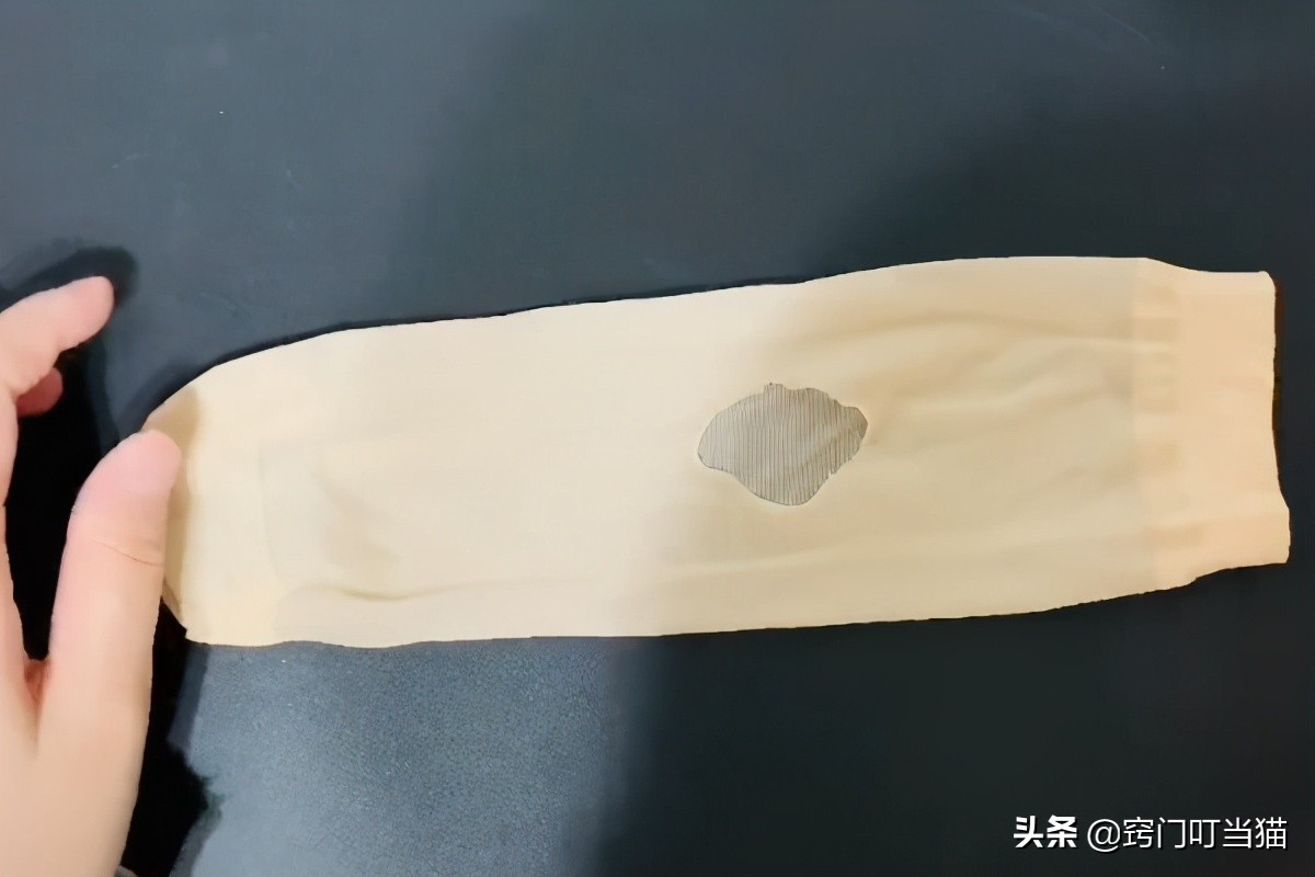 自己在家修纱窗破洞,纱窗破了就用纱窗贴