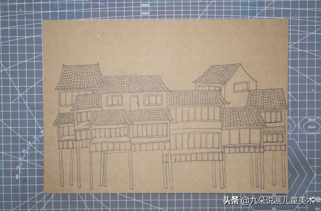 儿童画吊脚楼教程,创意儿童画苗族吊脚楼