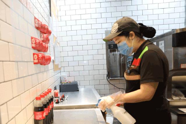 疫情期间火车上提供饭菜吗,疫情期间在火车买东西吃