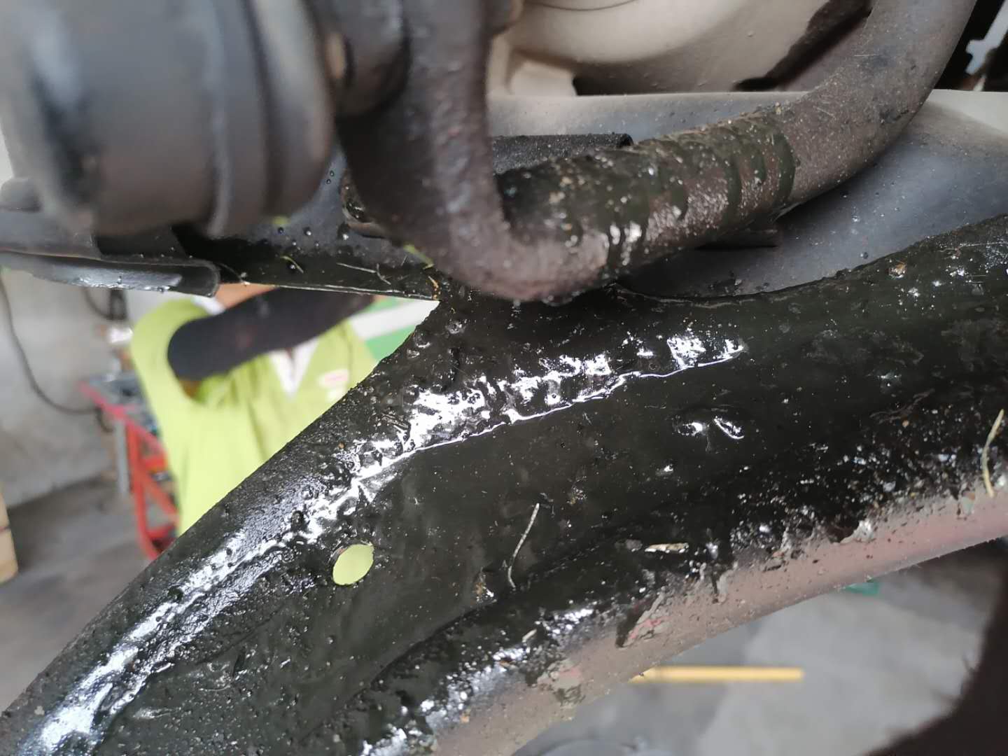 奇骏半轴球笼漏油的后果,奇骏半轴球笼坏了