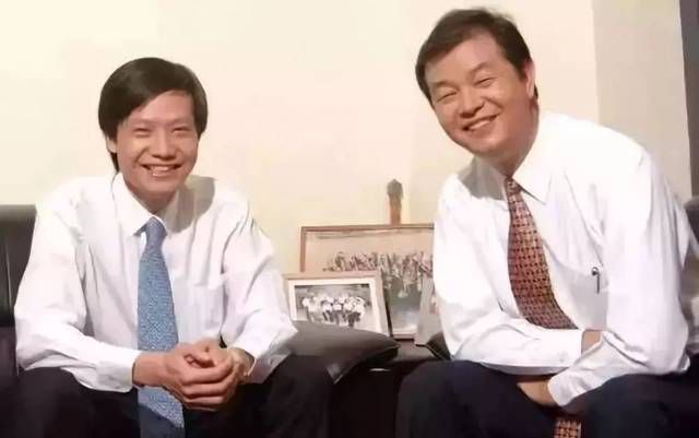 戴口罩直播1天卖3亿的雷军,像极了曾经的李嘉诚