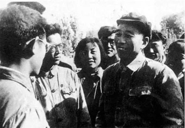 *震王**偷吃一块锅巴，被炊事员拍一锅铲，笑道：这买卖很划算