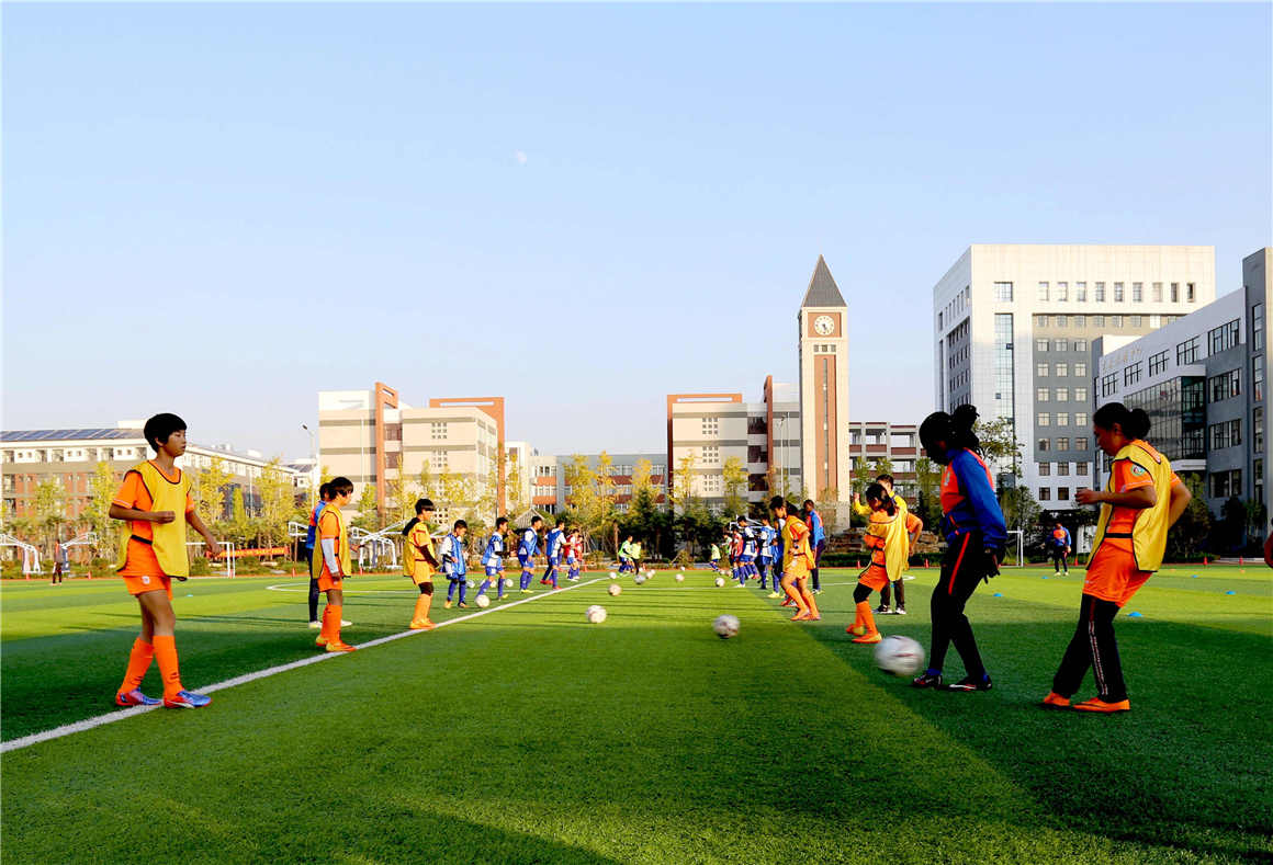 云南昆明四所好高中，云南师大附中首屈一指，堪称高考状元的摇篮