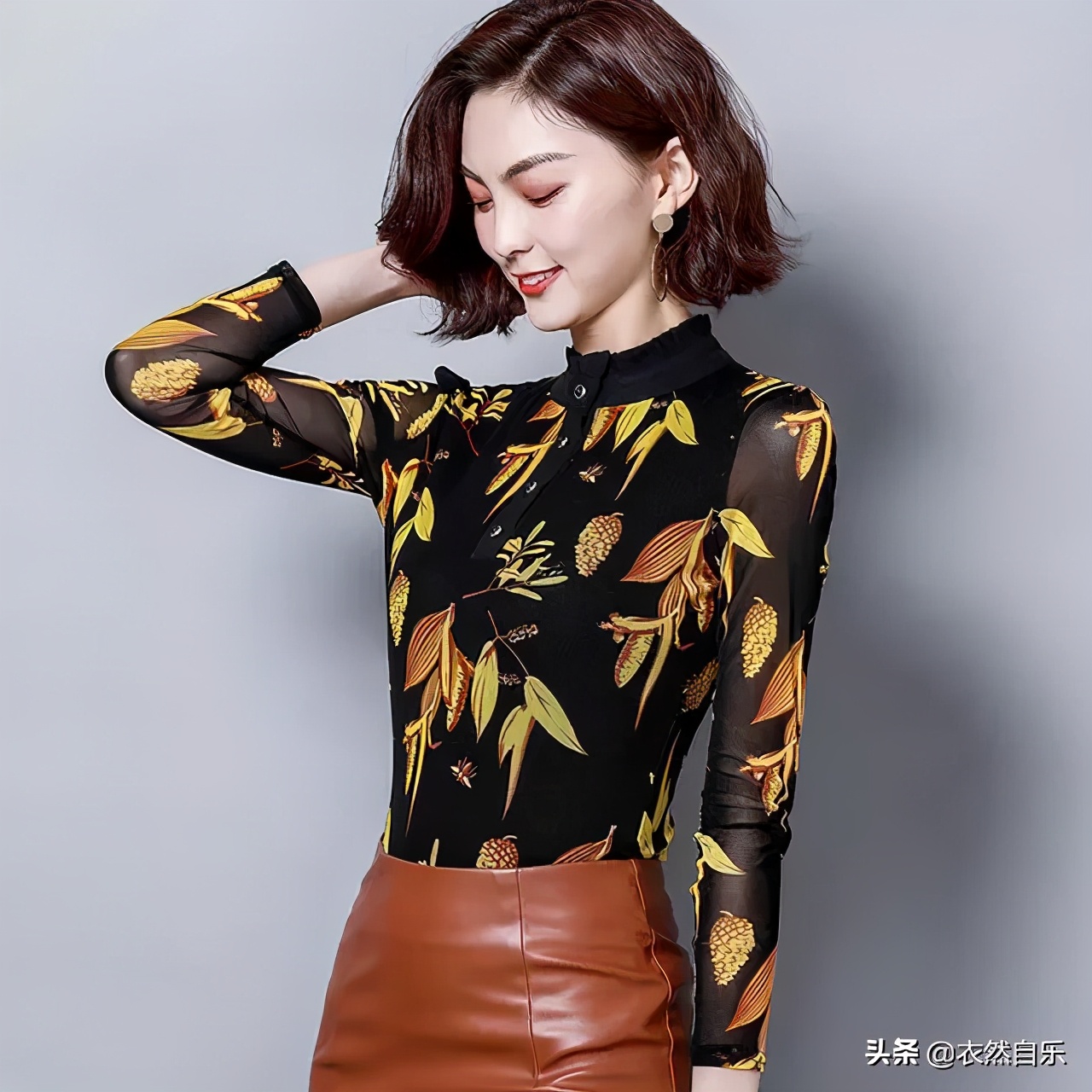 怕冷又要时尚，那就穿加绒打底衫，约会、逛街、参加聚会你是焦点