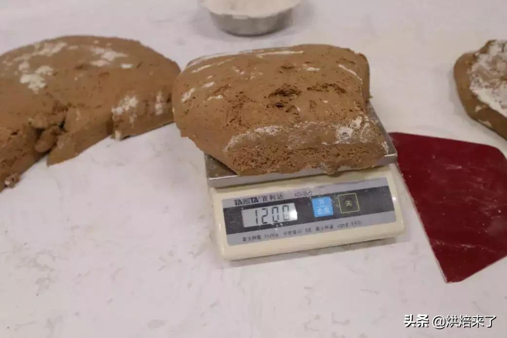 德国黑麦酸面包 (德国黑麦酸面包怎么吃)