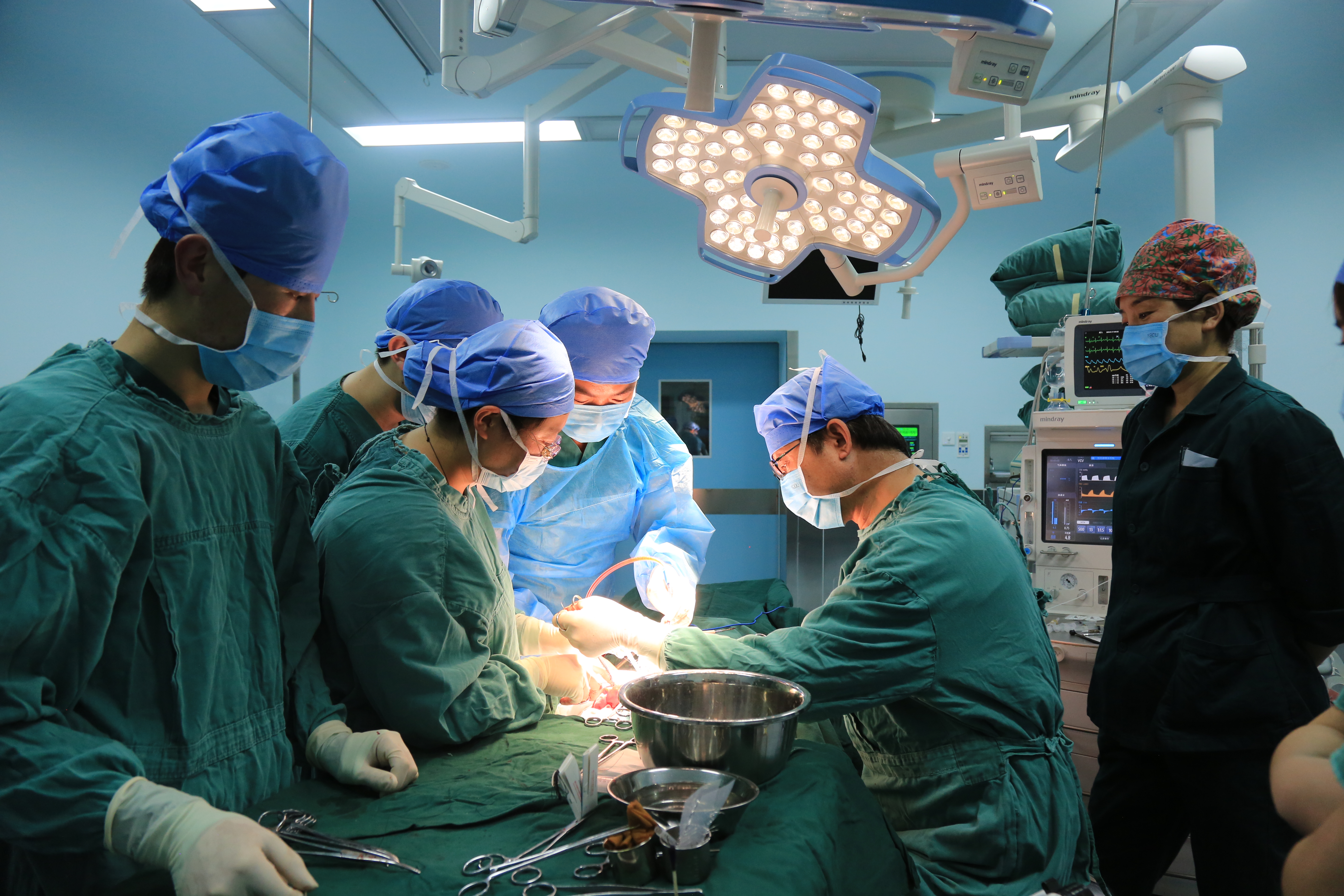 胎记变成恶性肿瘤会治好吗,天生的黑色胎记会癌变吗