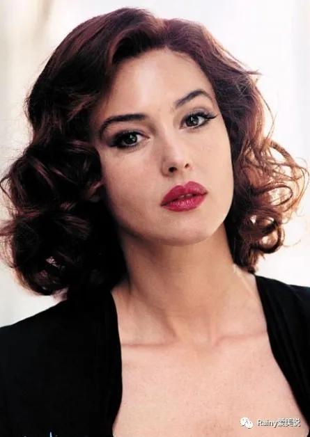 牙缝大、脸盘方,这位“法兰西玫瑰”是怎么美出了自己的特色?