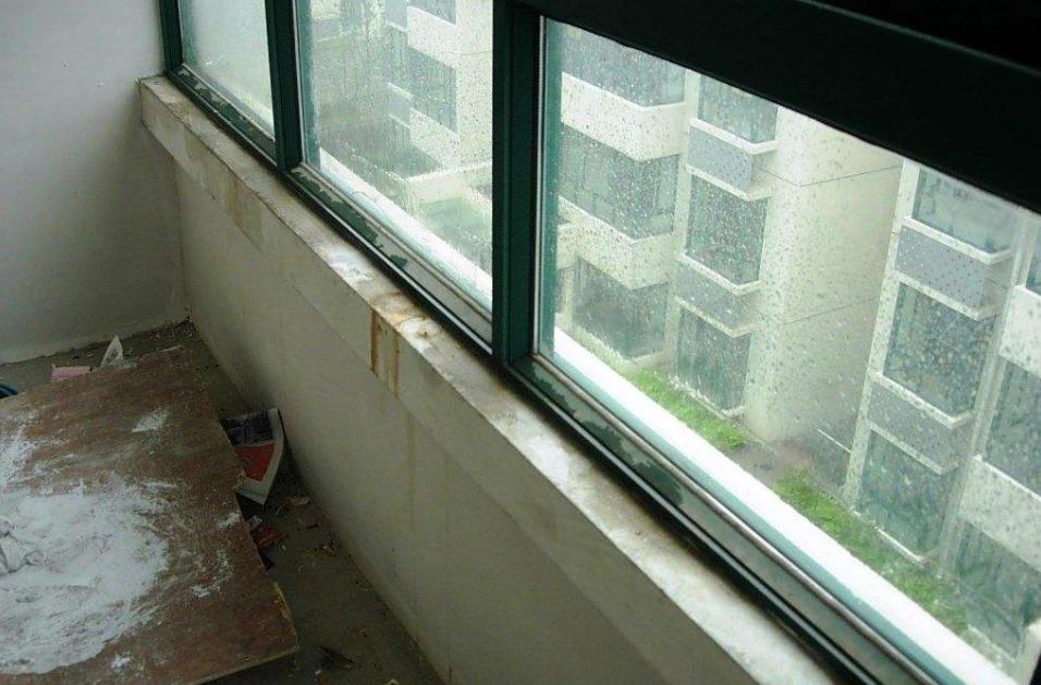 阳台漏水有什么好的解决办法,楼上阳台漏水不肯修楼下如何处理