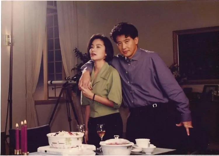 一代侠女插足秦汉婚姻,嫁豪门却独守空房,继女还深陷“*照门艳**”