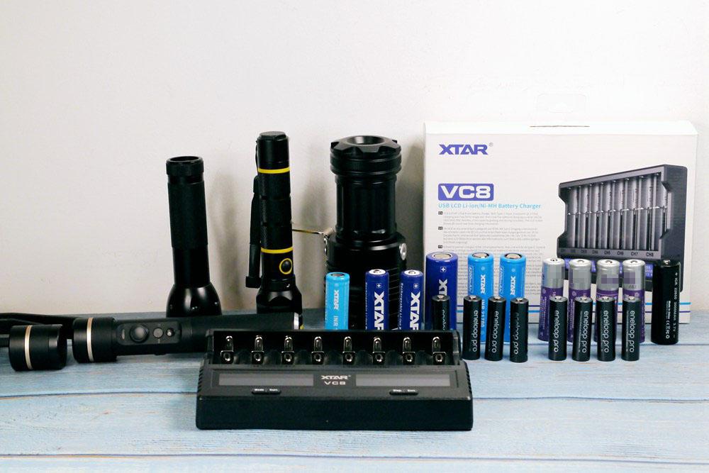 要痛痛快快地玩，就得配上这个8槽充电器才行