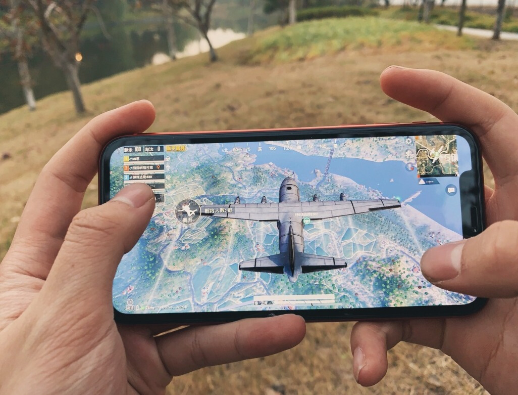 iphone11重度使用一天几充,iphone11重度游戏耗电测评