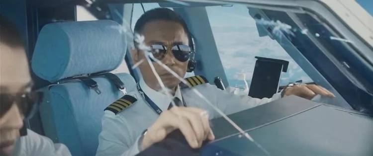 中国机长到底是怎么回事,中国机长朱亚文怎么这么牛啊