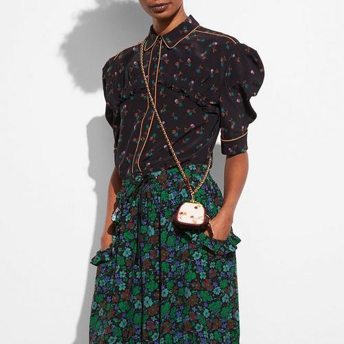 承包千万少女轻奢梦的蔻驰，凭什么做到这点？