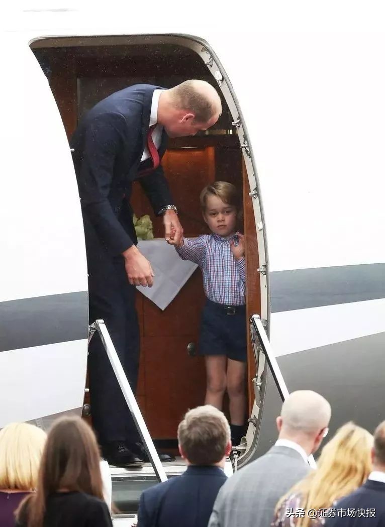 英国乔治小王子和女王,英国乔治小王子为什么不是继承人