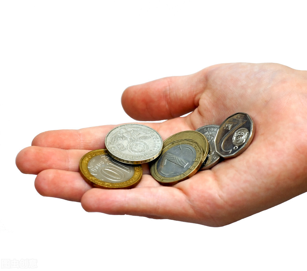 几千块的瑜伽变不花钱的广场舞,真的是中产返贫、工薪变穷?