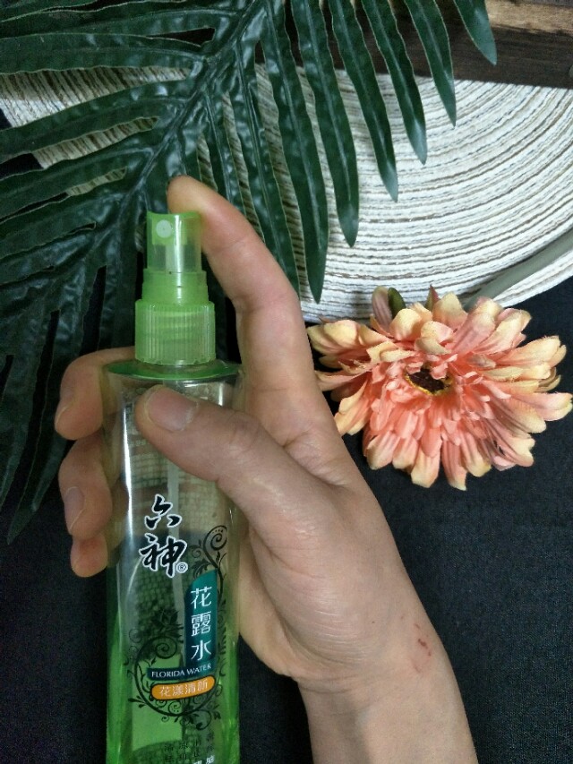 粘到502胶水了怎么才能解开,502胶水粘到手一招轻松解决