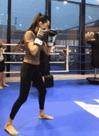 搞笑gif开心一刻,搞笑gif段子妹子你太皮了