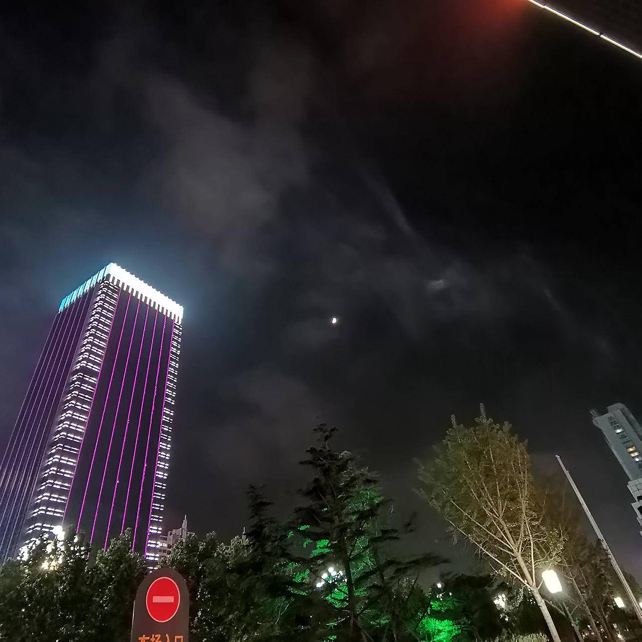 荣耀20pro评测视频,荣耀20与荣耀20pro深度评测