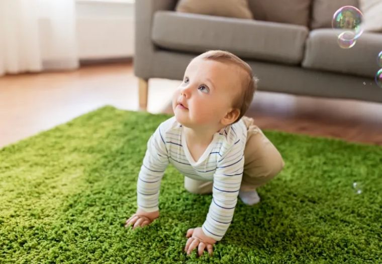 对儿童爬行方面的问题及建议,孩子爬行的十大问题