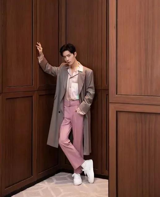 肖战的衣品是自己搭的吗,肖战衣品高清图片