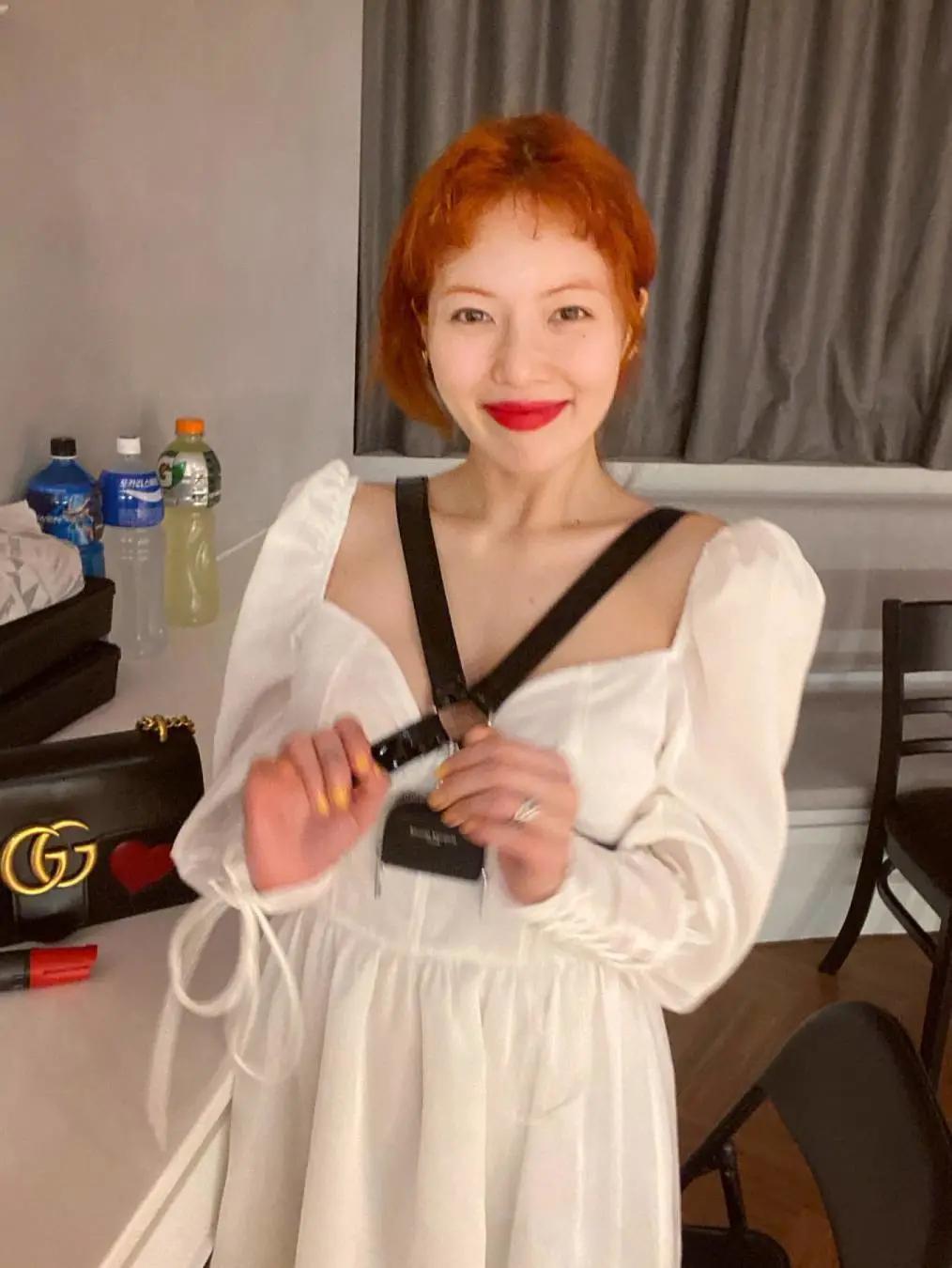 blackpinkjennie超短裙造型,blackpinkjennie格子半裙