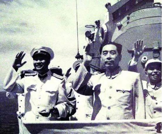 毛主席去青岛视察,顺便去肖劲光家做客:让你夫人做个苦瓜炒鸭子