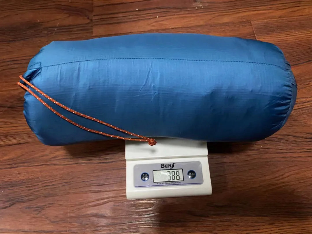 做羽绒的视频,日本始祖鸟羽绒服