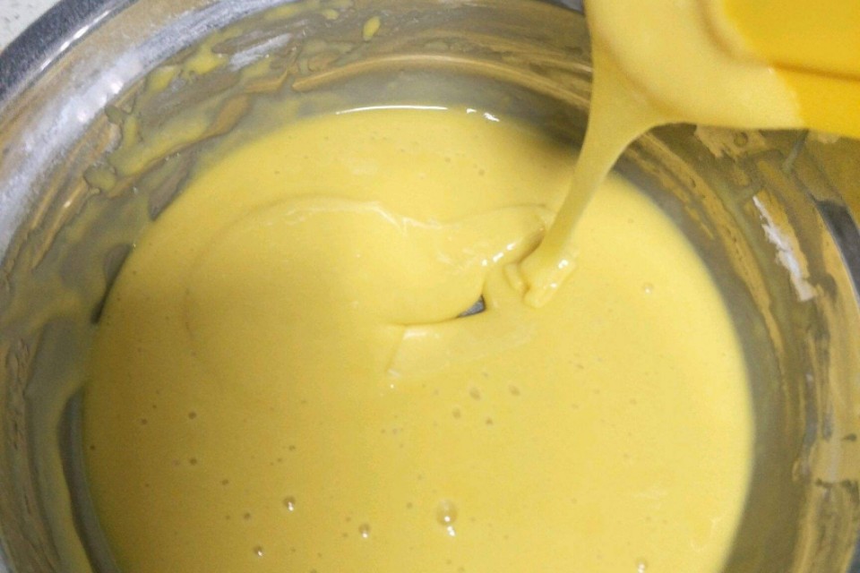 不开裂不回缩八寸戚风蛋糕做法,八寸戚风蛋糕烤多久顶部开裂原因