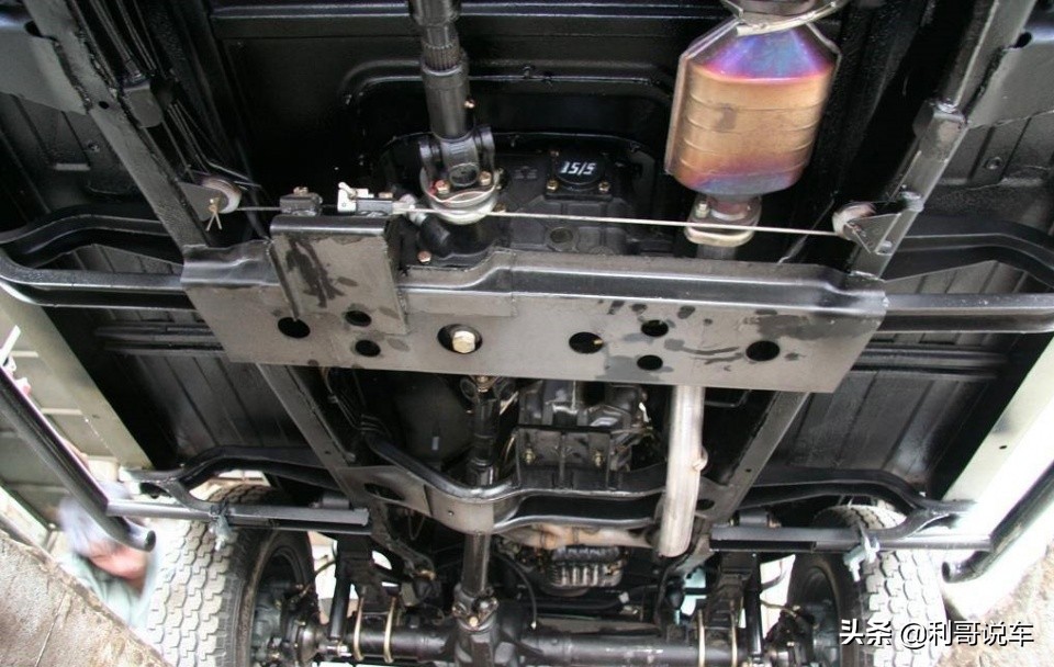 买了新车底盘要保护吗,买完的新车为什么要贴膜